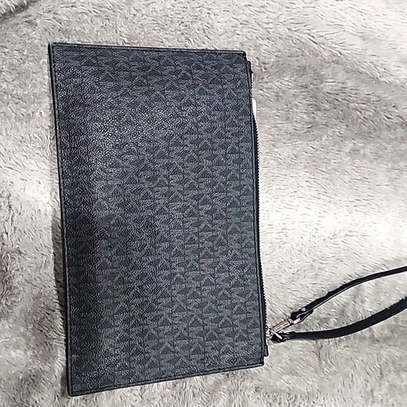 Under arms Purse  MK - Picture 1 of 5
